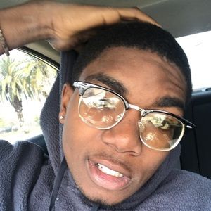 Meet your Posher, Derrick